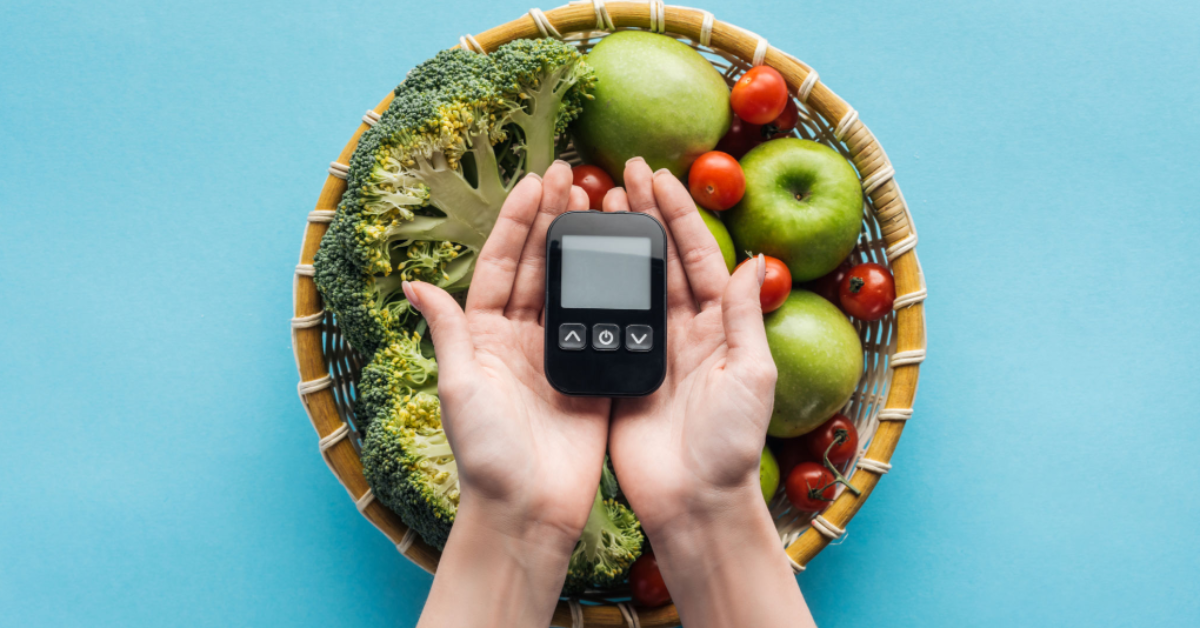 Descobrindo os Segredos da Diabetes Tipo 2 20 alimentos que diabéticos podem comer. Este artigo oferece uma lista detalhada de 20 alimentos que pessoas com diabetes podem incluir em sua dieta para ajudar a controlar os níveis de açúcar no sangue e promover uma vida saudável. A lista inclui alimentos ricos em fibras, proteínas, antioxidantes, e com baixo índice glicêmico, como abacate, nozes, feijões, peixes ricos em ômega-3, cereais integrais, e mais. Além de listar os alimentos, o artigo fornece os benefícios de cada um e sugestões de preparo, e enfatiza a importância de um plano alimentar equilibrado, com recomendação para consultar profissionais de saúde.