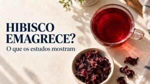 Chá de hibisco emagrece? O que os estudos mostram