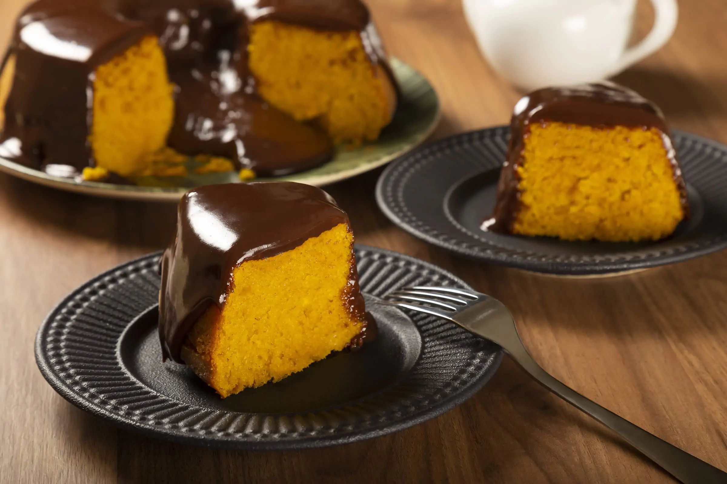 Quem tem Diabetes pode comer Bolo de Cenoura? Bolo de Cenoura e Diabetes: Descubra como adaptar essa delícia para sua dieta e saboreá-la com segurança, mesmo com diabetes!